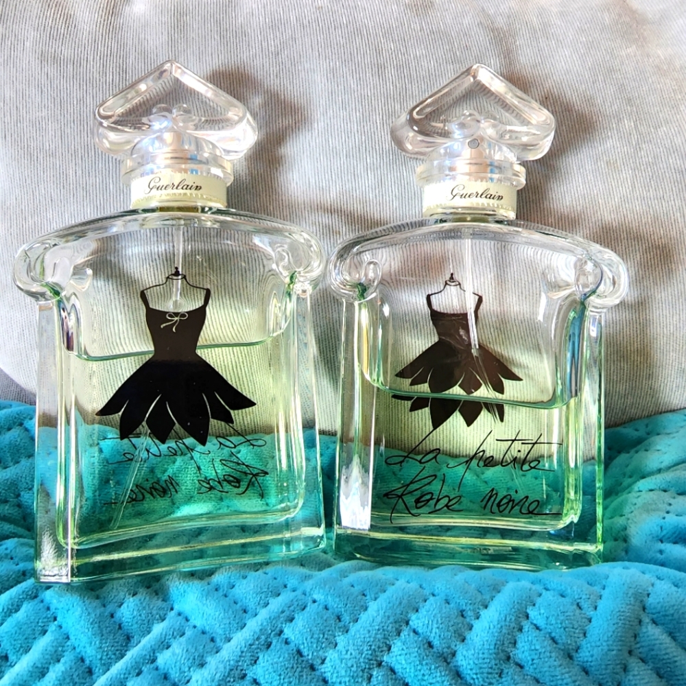 GUERLAIN La petite robe noire (pétales)